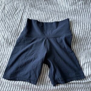 Aritzia Navy HR Butter 6” Shorts